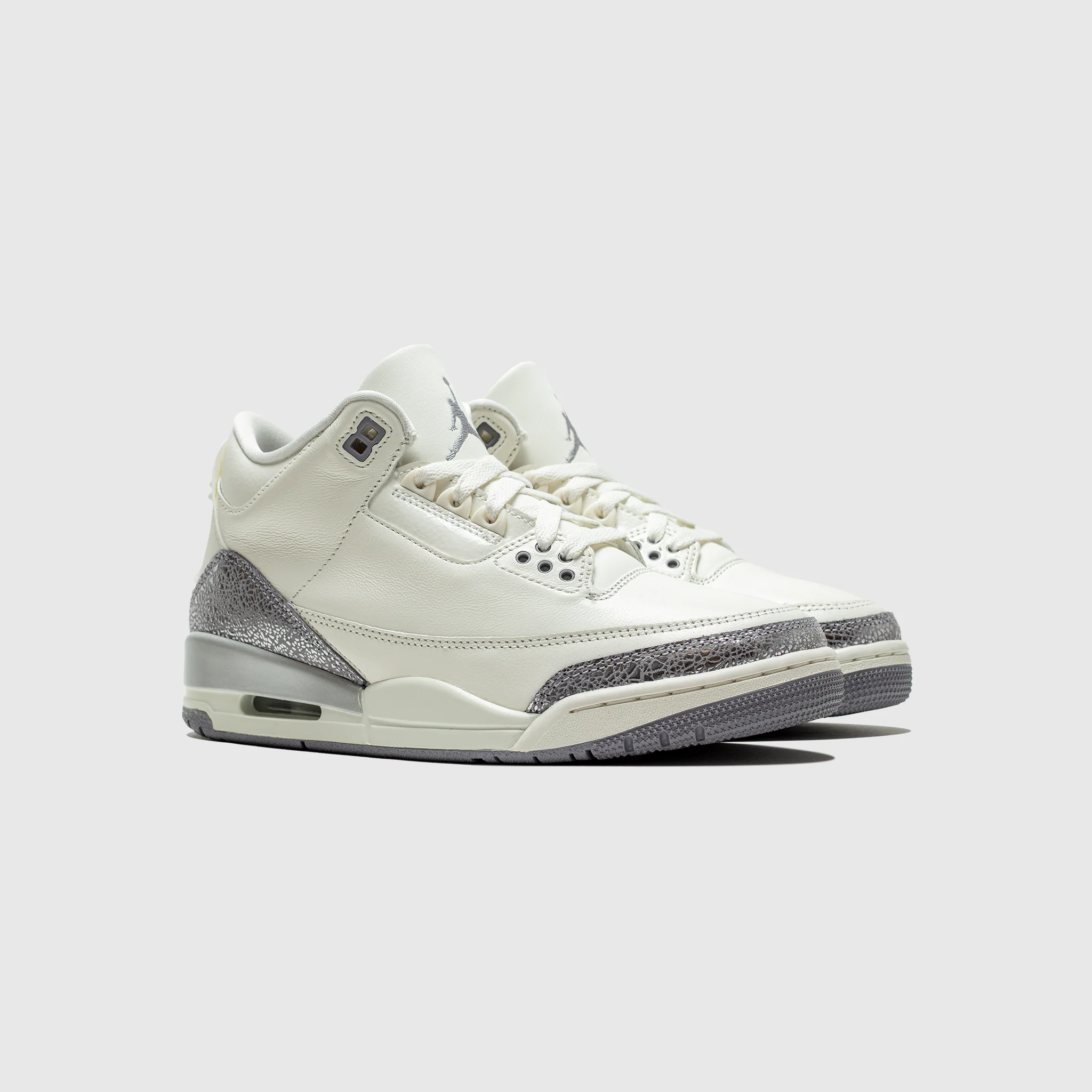 WMNS AIR JORDAN 3 RETRO "CEMENT GREY & SILVER" - Image 2