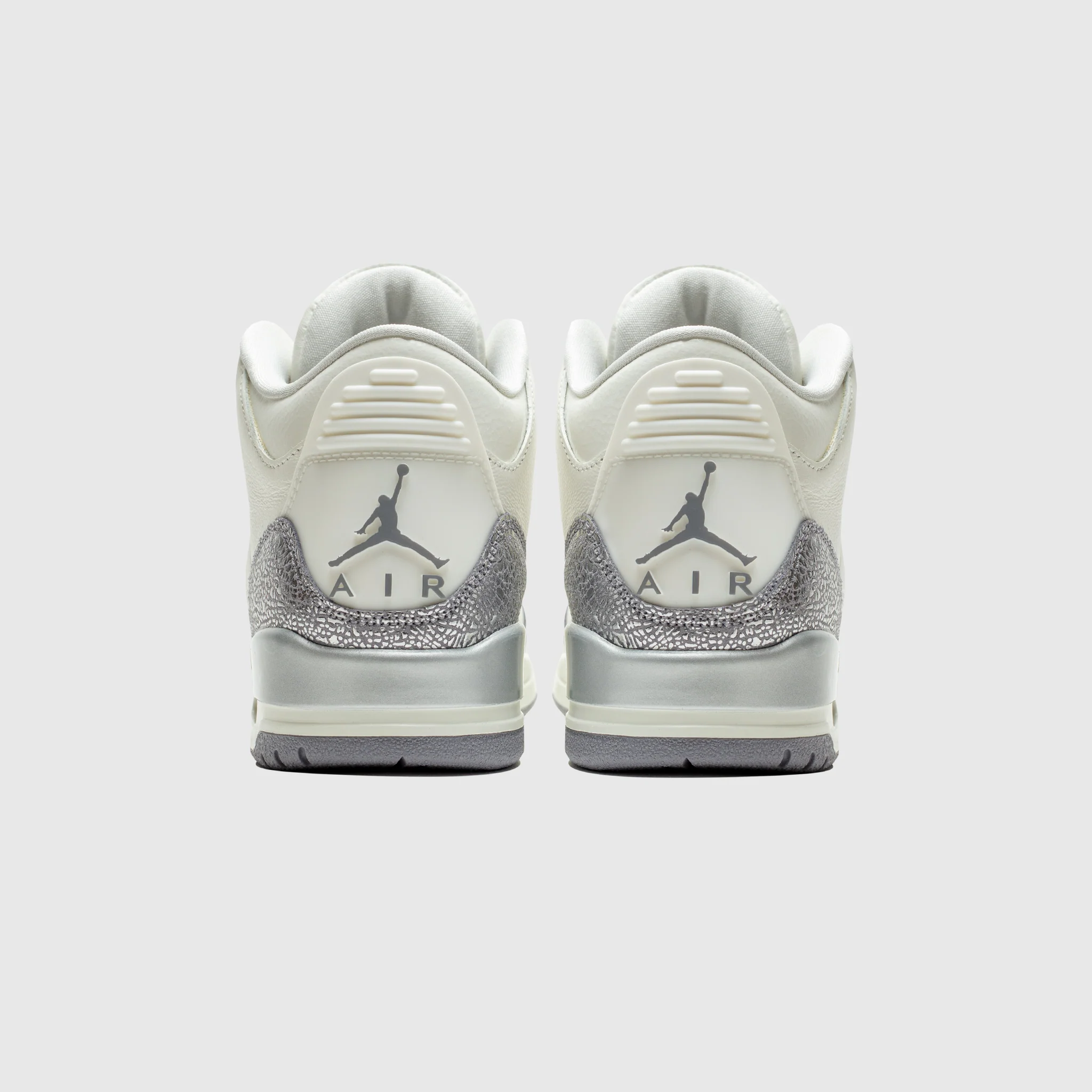WMNS AIR JORDAN 3 RETRO "CEMENT GREY & SILVER" - Image 4