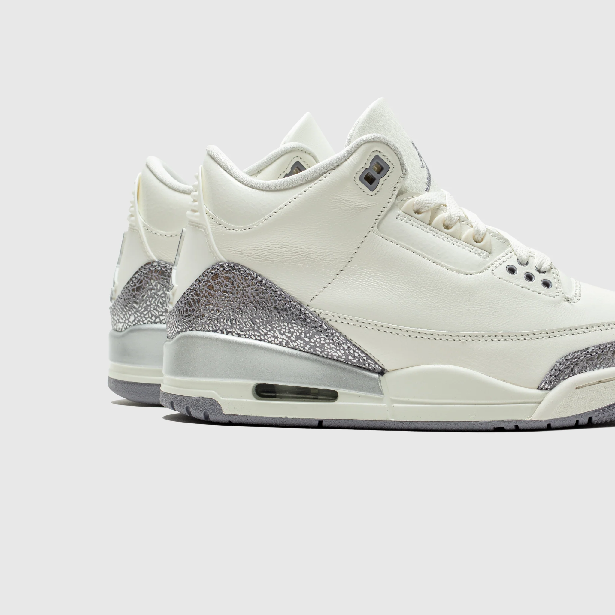 WMNS AIR JORDAN 3 RETRO "CEMENT GREY & SILVER" - Image 5